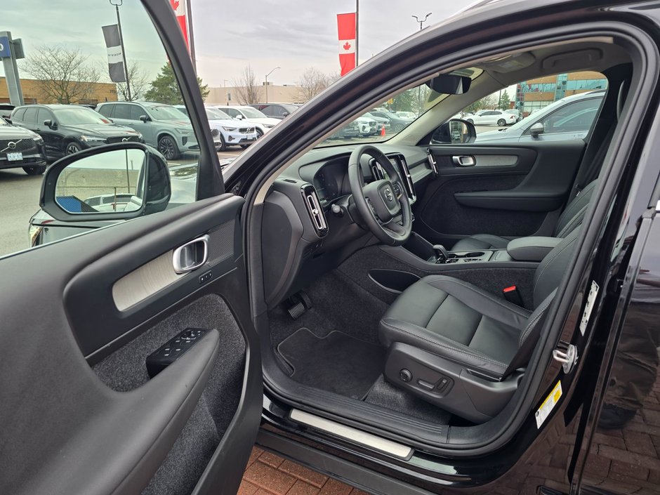 2025 Volvo XC40 CORE BRIGHT THEME-12