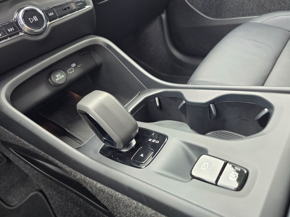 2025 Volvo XC40 CORE BRIGHT THEME-28