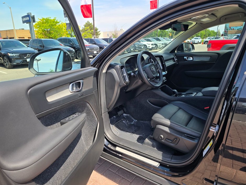 2025 Volvo XC40 CORE BRIGHT THEME-12