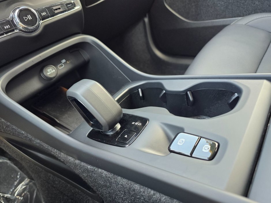 2025 Volvo XC40 CORE BRIGHT THEME-27