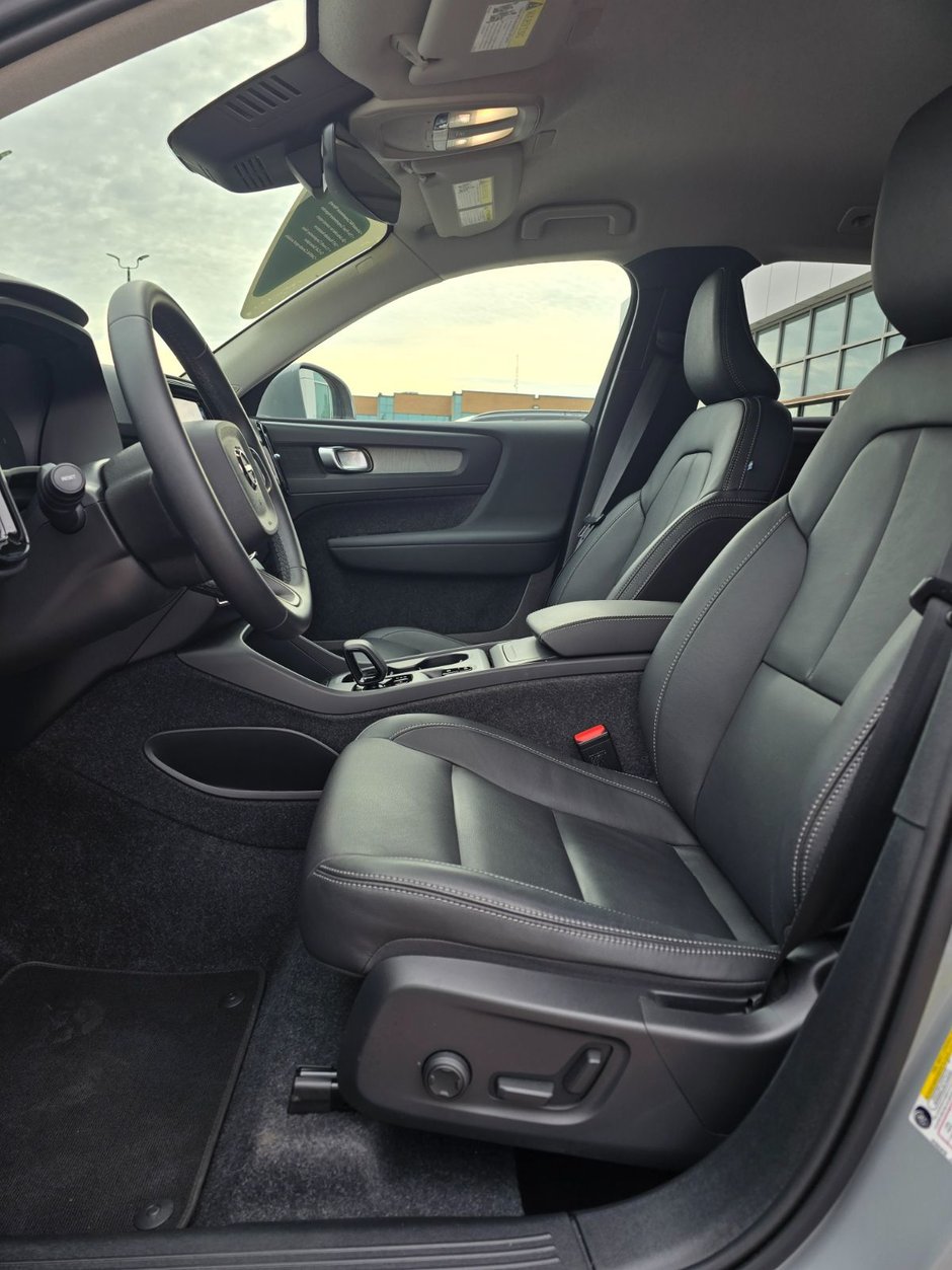 2025 Volvo XC40 CORE BRIGHT THEME-24