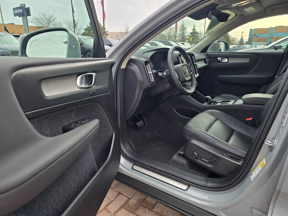 2025 Volvo XC40 CORE BRIGHT THEME-12