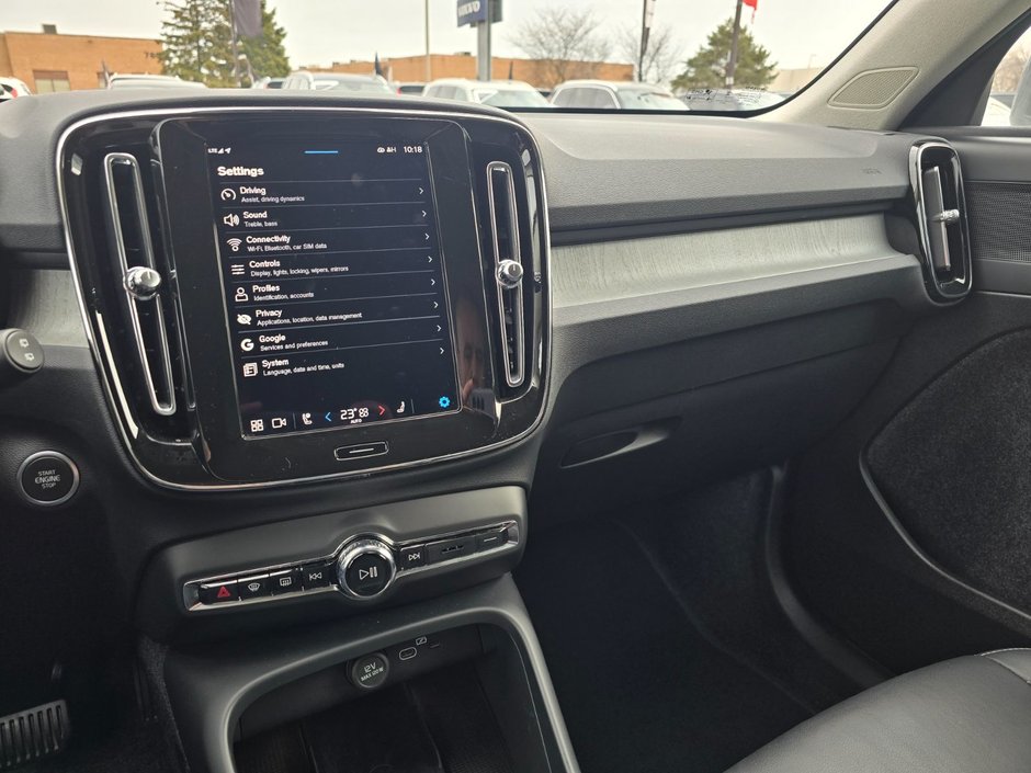 2025 Volvo XC40 CORE BRIGHT THEME-27