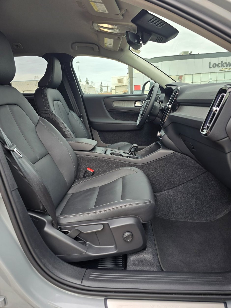 2025 Volvo XC40 CORE BRIGHT THEME-23