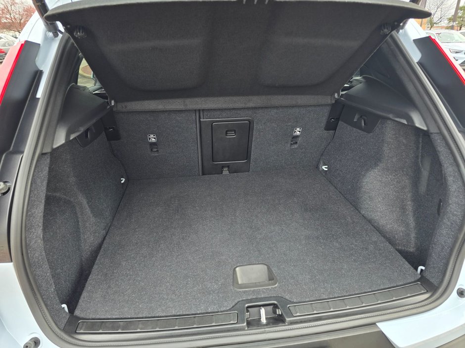 2025 Volvo XC40 CORE BRIGHT THEME-17