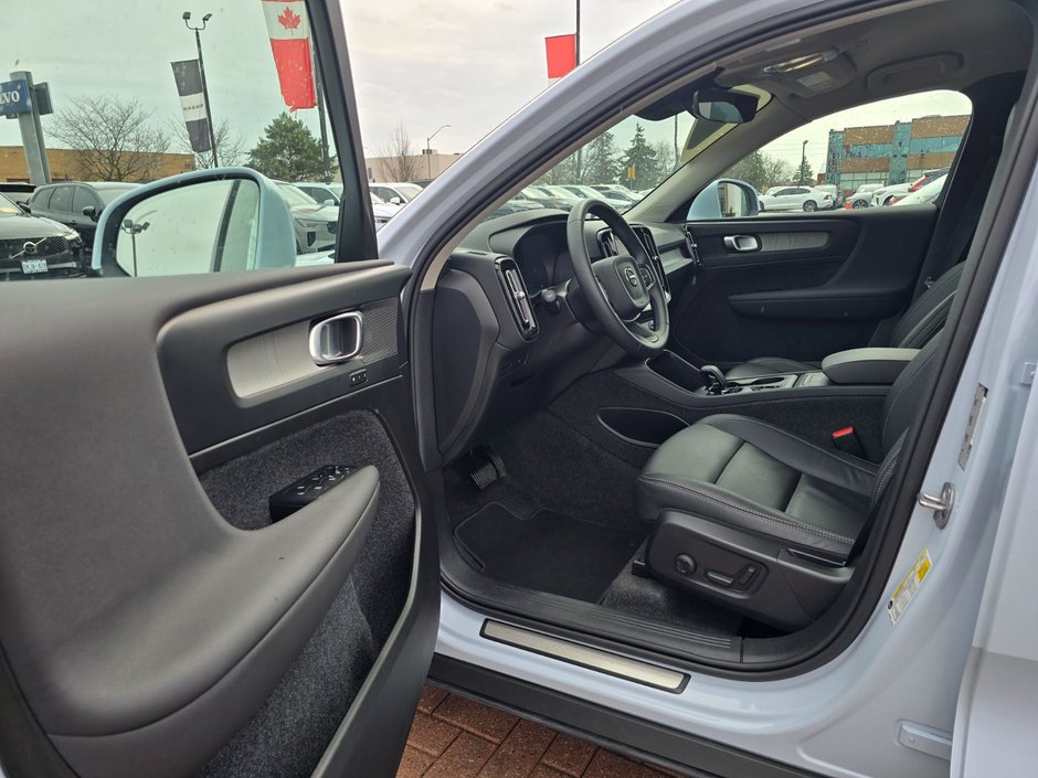 2025 Volvo XC40 CORE BRIGHT THEME-12