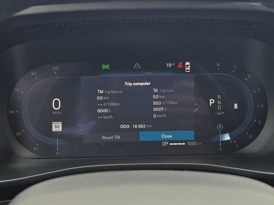 2025 Volvo XC40 CORE BRIGHT THEME-1