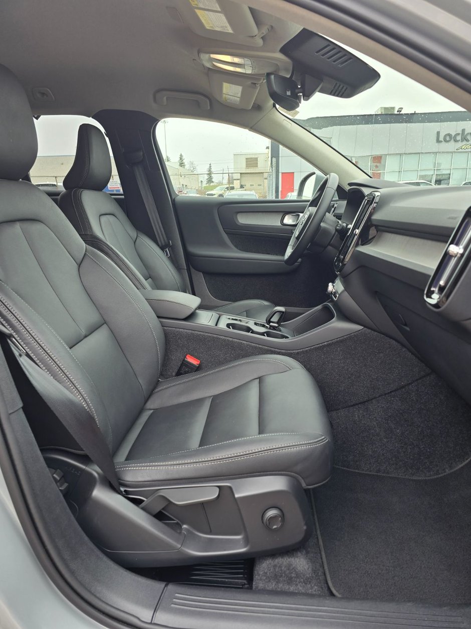 2025 Volvo XC40 CORE BRIGHT THEME-23