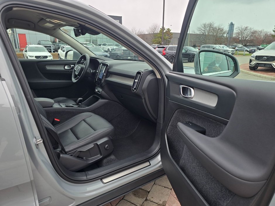 2025 Volvo XC40 CORE BRIGHT THEME-22