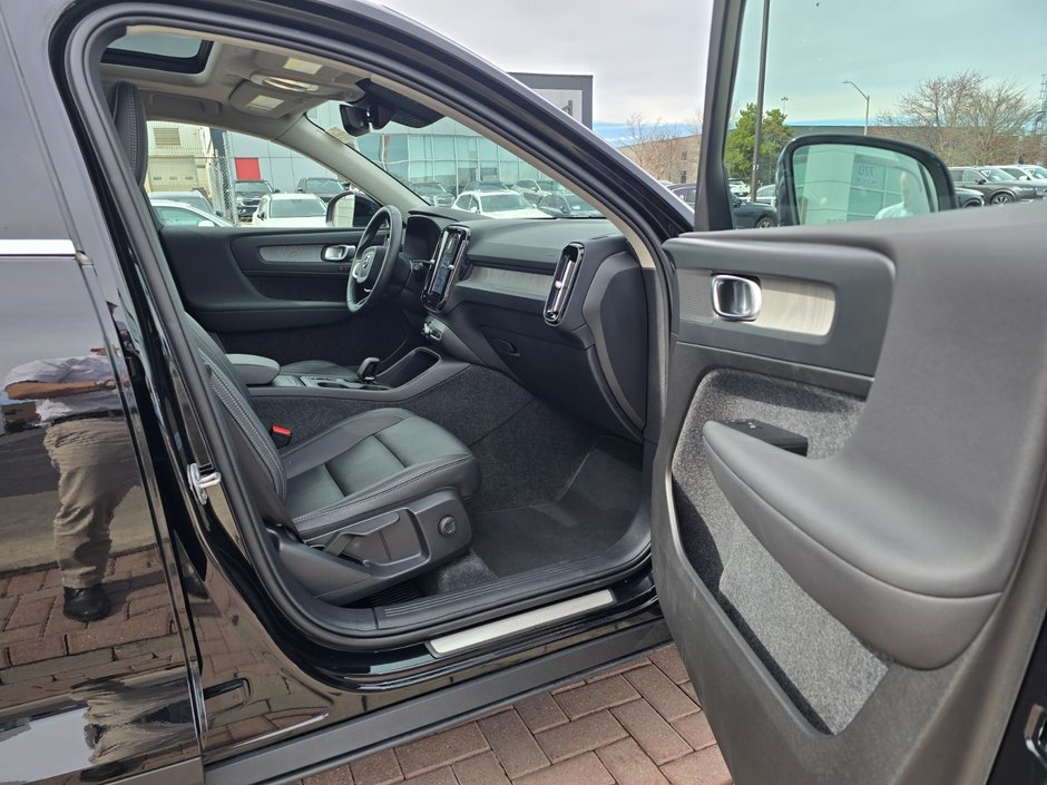 2025 Volvo XC40 CORE BRIGHT THEME-22