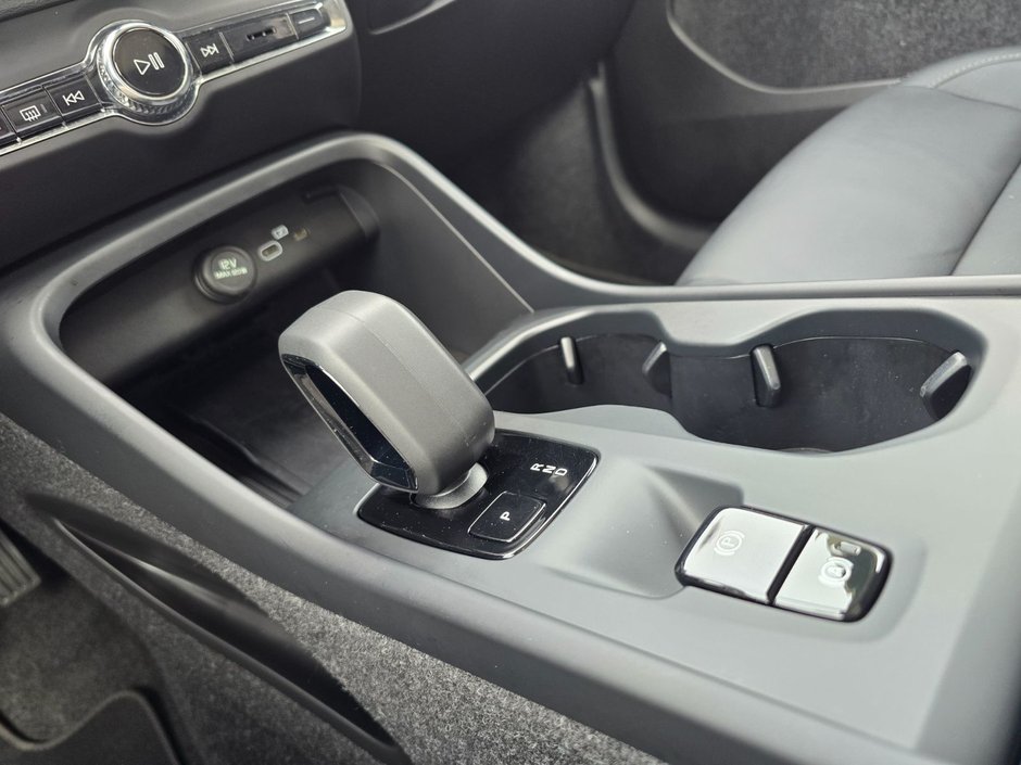 2025 Volvo XC40 CORE BRIGHT THEME-29