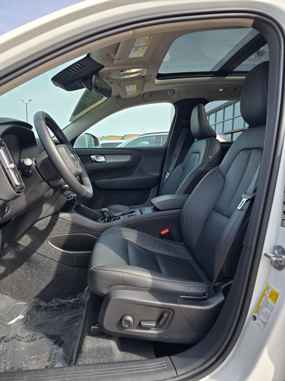 2025 Volvo XC40 CORE BRIGHT THEME-24