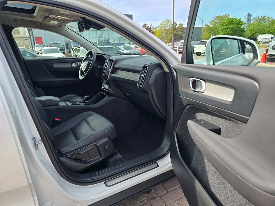2025 Volvo XC40 CORE BRIGHT THEME-22