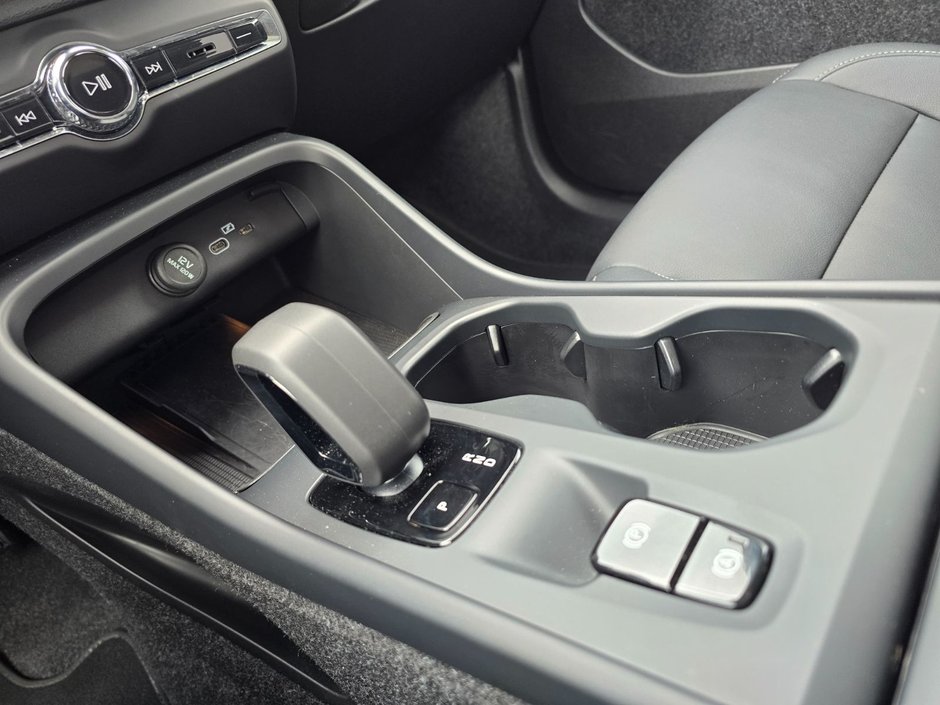 2025 Volvo XC40 CORE BRIGHT THEME-29