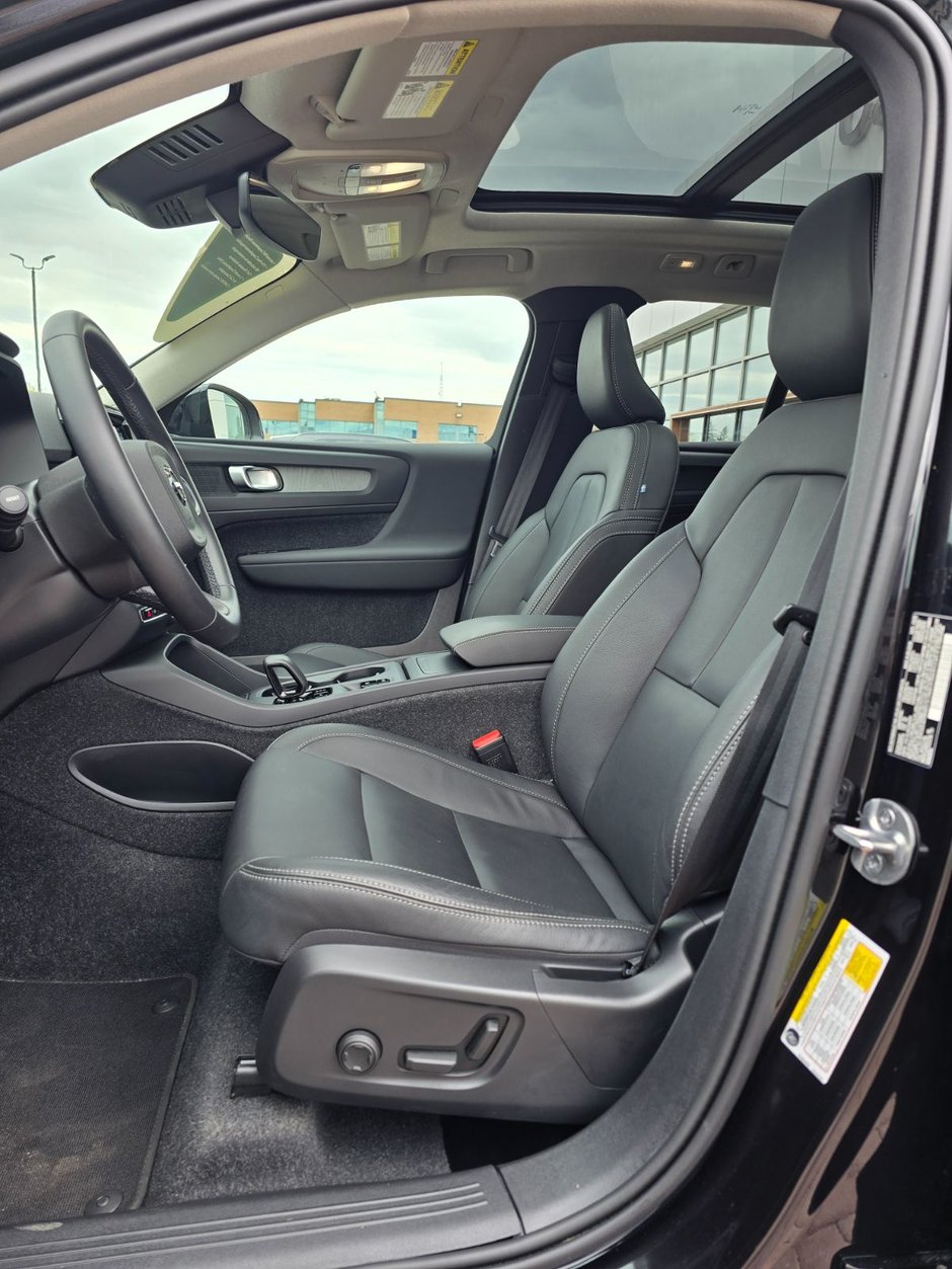 2025 Volvo XC40 CORE BRIGHT THEME-24