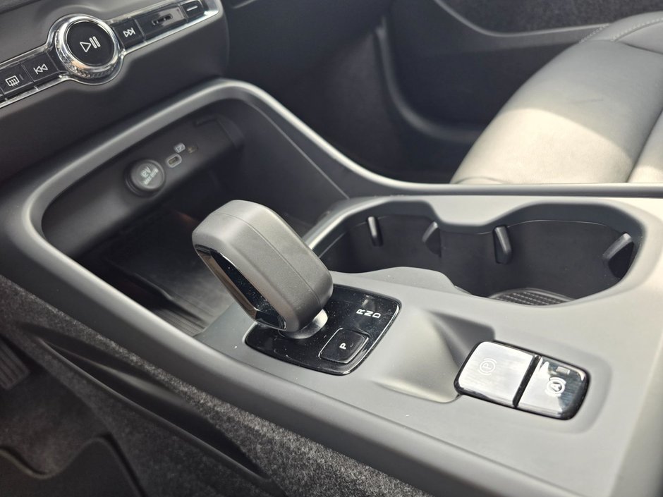 2025 Volvo XC40 CORE BRIGHT THEME-29
