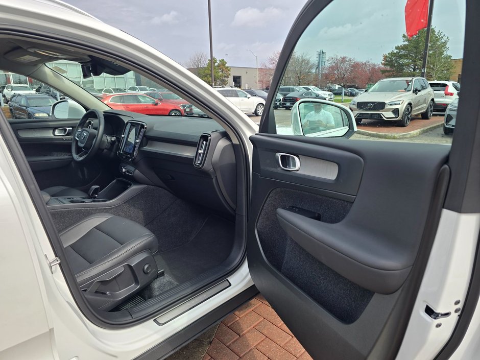 2025 Volvo XC40 CORE BRIGHT THEME-22