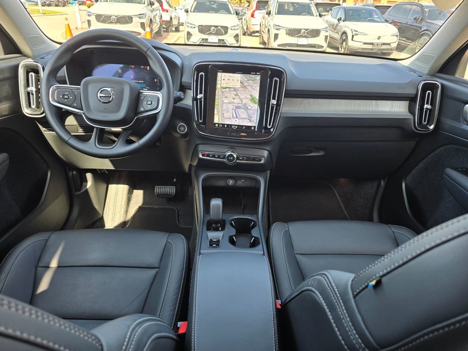 2025 Volvo XC40 CORE BRIGHT THEME-4