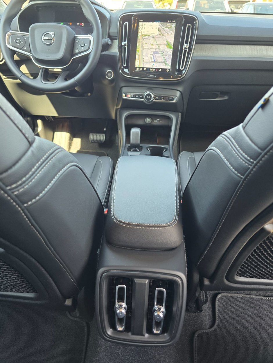 2025 Volvo XC40 CORE BRIGHT THEME-21