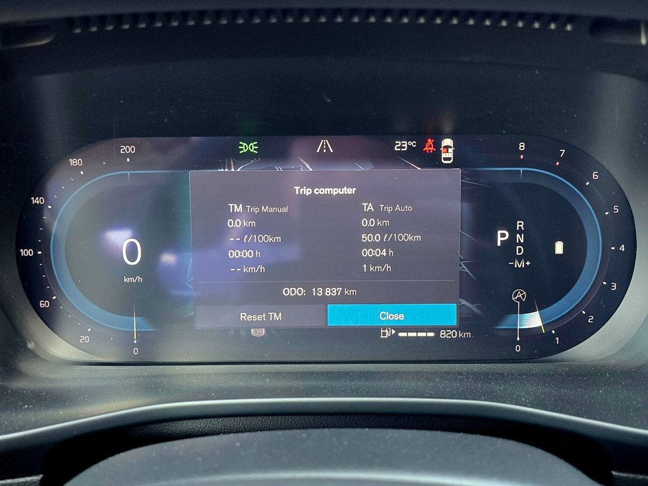 2025 Volvo XC40 CORE BRIGHT THEME-1