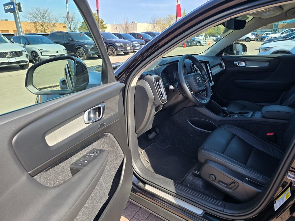 2025 Volvo XC40 CORE BRIGHT THEME-12
