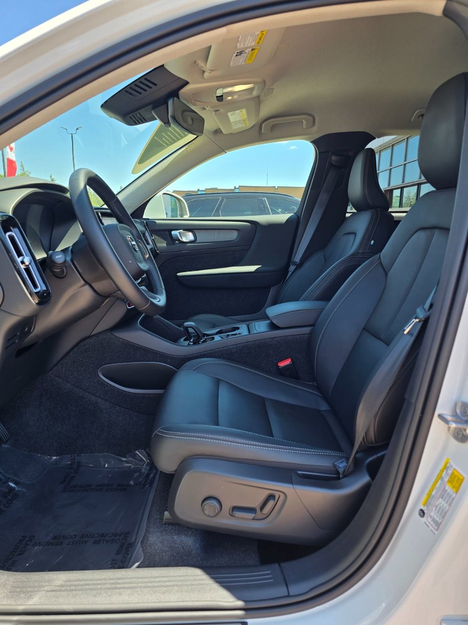 2025 Volvo XC40 CORE BRIGHT THEME-24