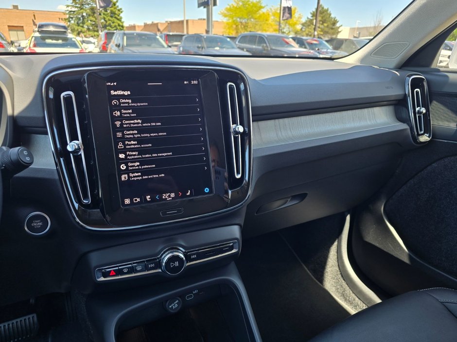 2025 Volvo XC40 CORE BRIGHT THEME-27