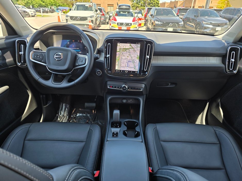 2025 Volvo XC40 CORE BRIGHT THEME-4