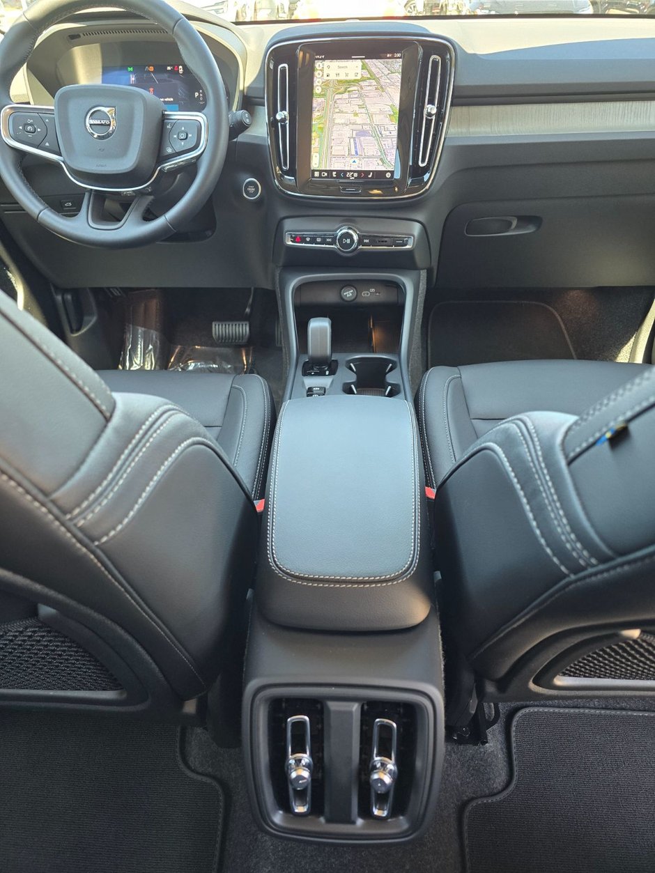 2025 Volvo XC40 CORE BRIGHT THEME-21