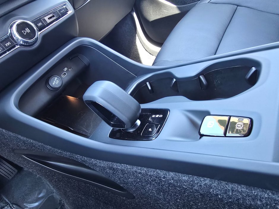 2025 Volvo XC40 CORE BRIGHT THEME-28