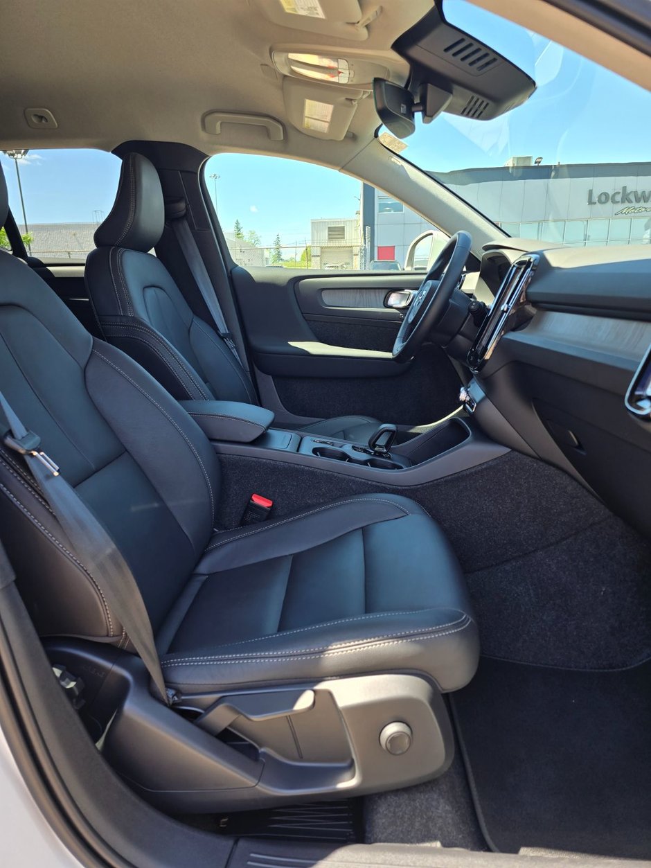 2025 Volvo XC40 CORE BRIGHT THEME-23