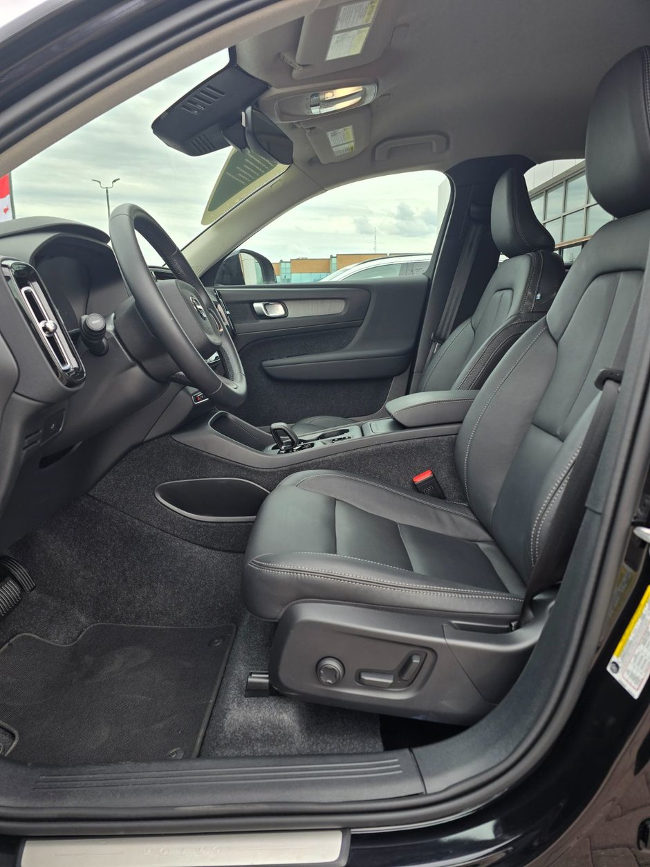 2025 Volvo XC40 CORE BRIGHT THEME-23