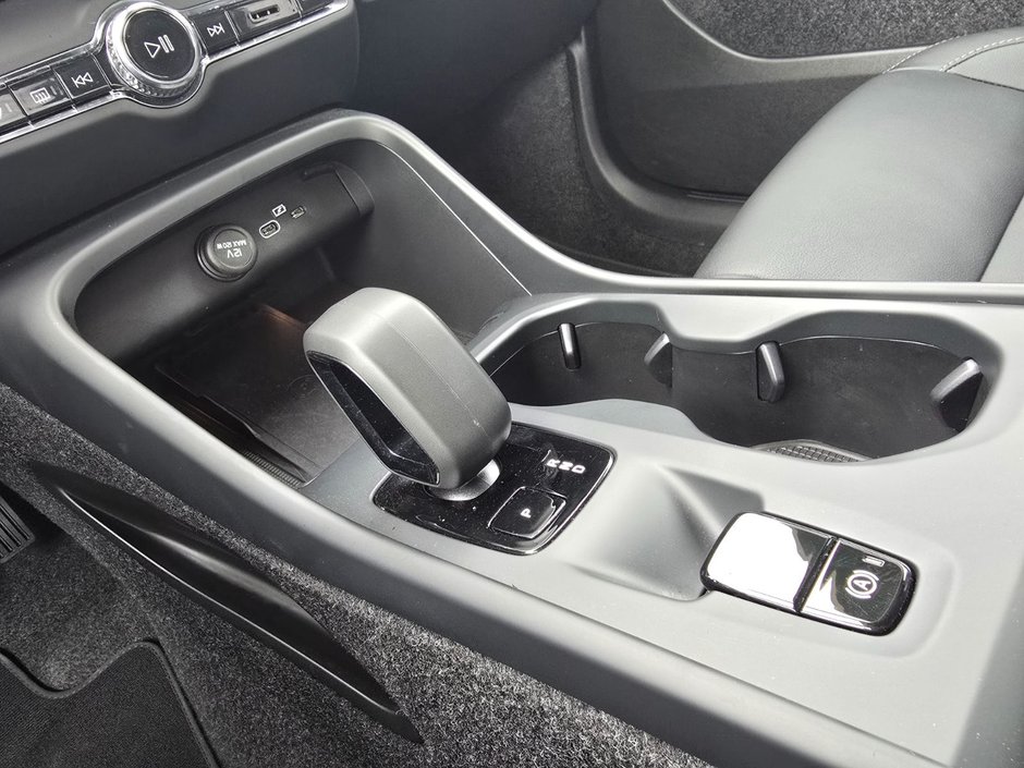2025 Volvo XC40 CORE BRIGHT THEME-27