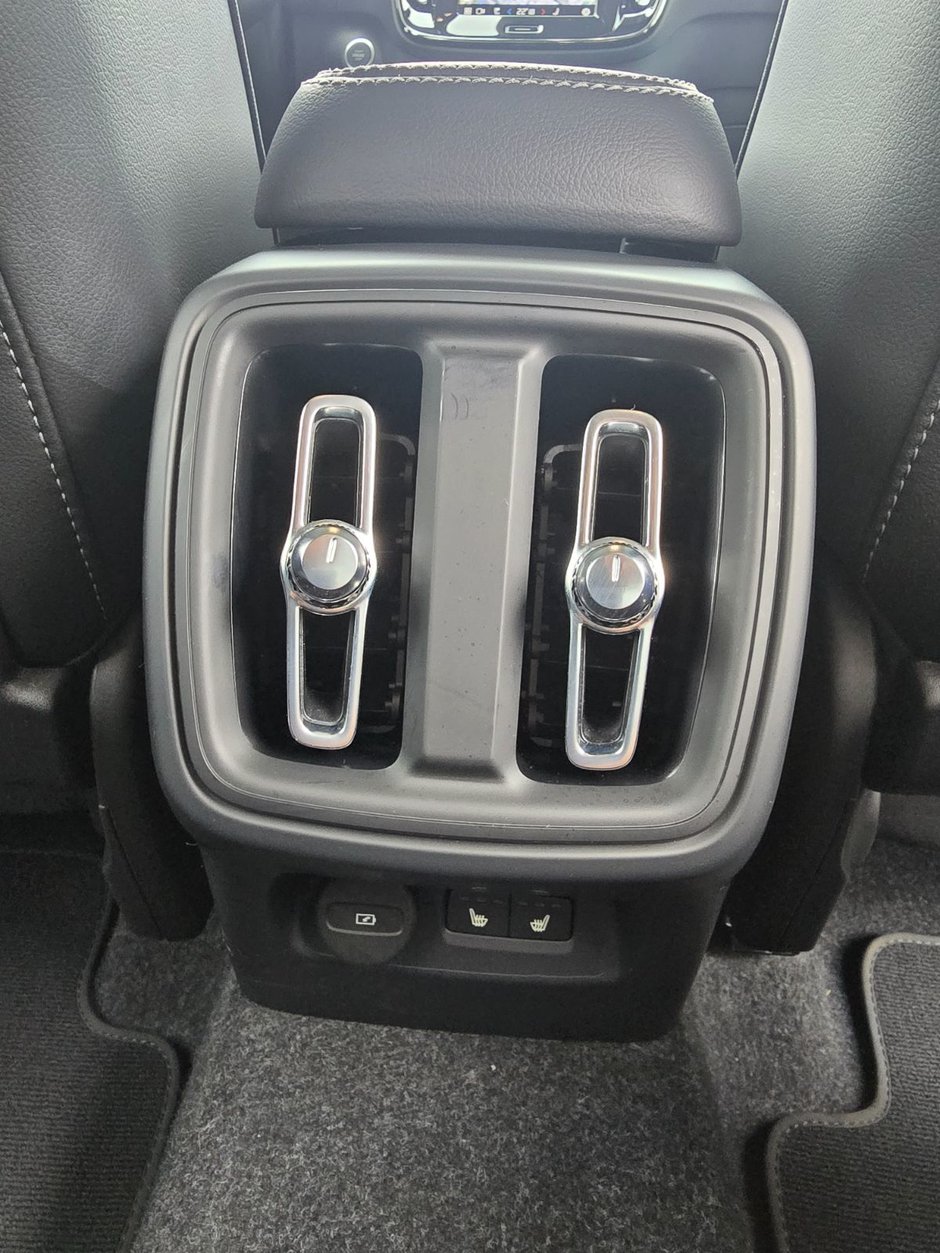 2025 Volvo XC40 CORE BRIGHT THEME-20