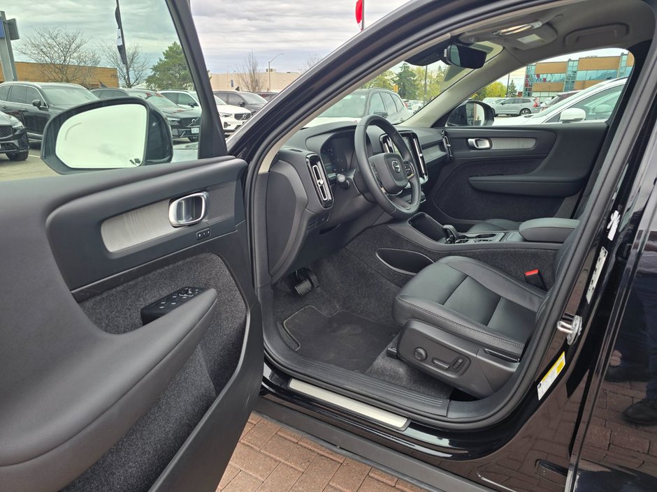 2025 Volvo XC40 CORE BRIGHT THEME-12