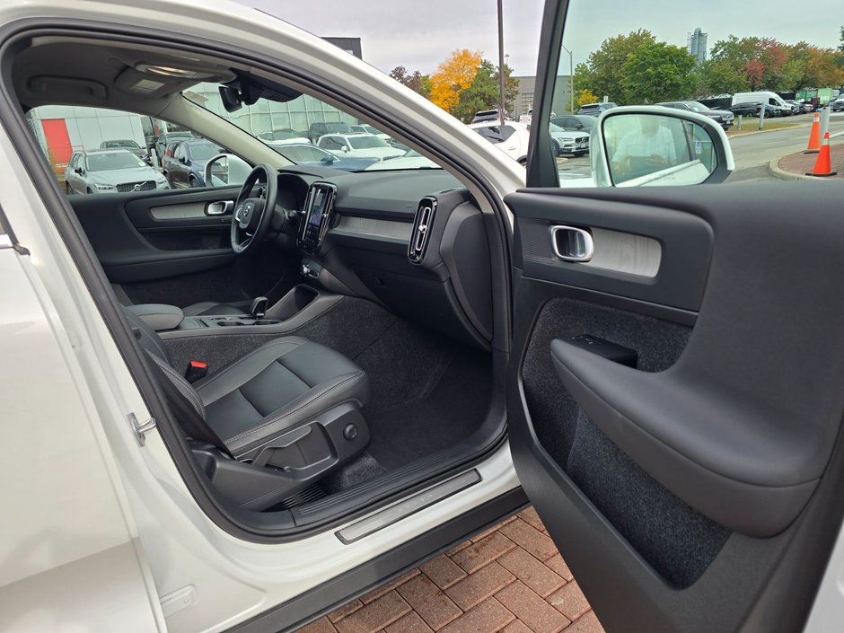 2025 Volvo XC40 CORE BRIGHT THEME-23