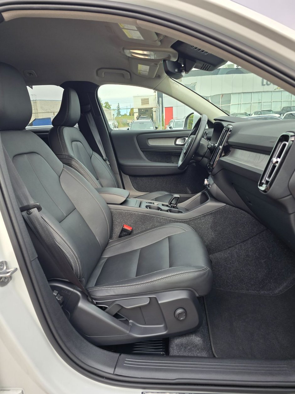 2025 Volvo XC40 CORE BRIGHT THEME-24