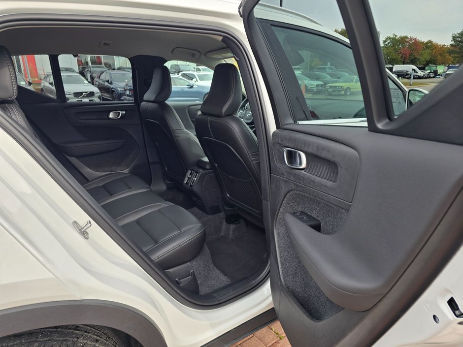 2025 Volvo XC40 CORE BRIGHT THEME-19
