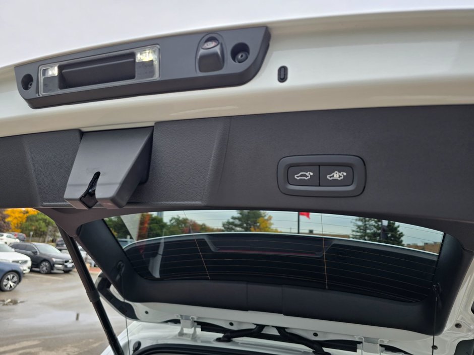 2025 Volvo XC40 CORE BRIGHT THEME-17