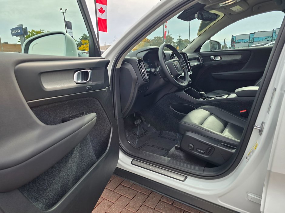 2025 Volvo XC40 CORE BRIGHT THEME-12