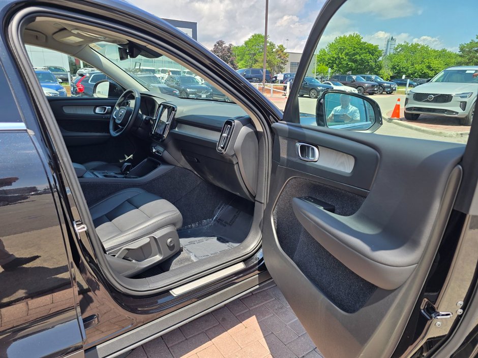 2025 Volvo XC40 CORE BRIGHT THEME-22