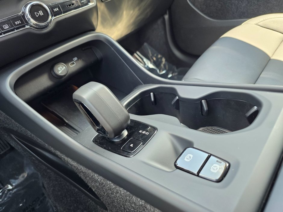 2025 Volvo XC40 CORE BRIGHT THEME-29