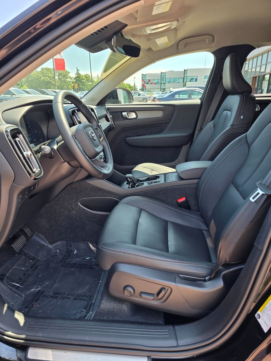 2025 Volvo XC40 CORE BRIGHT THEME-24