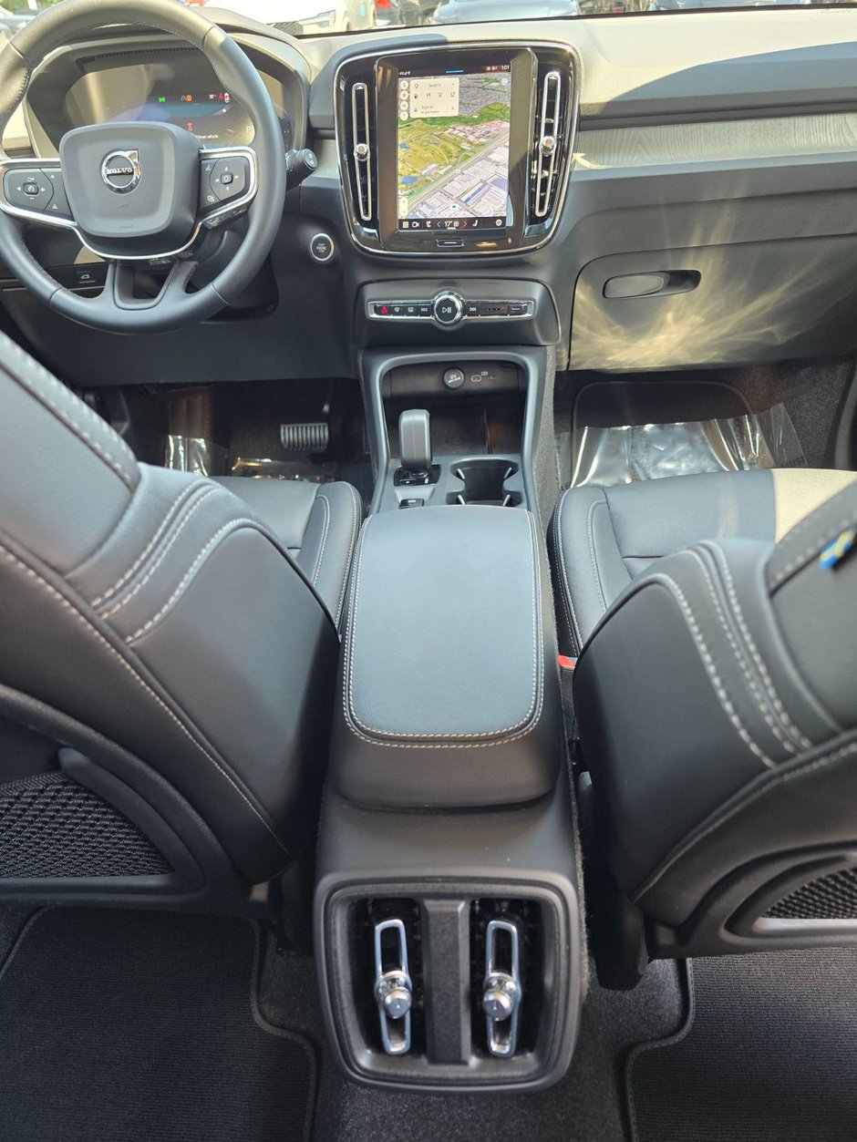 2025 Volvo XC40 CORE BRIGHT THEME-21