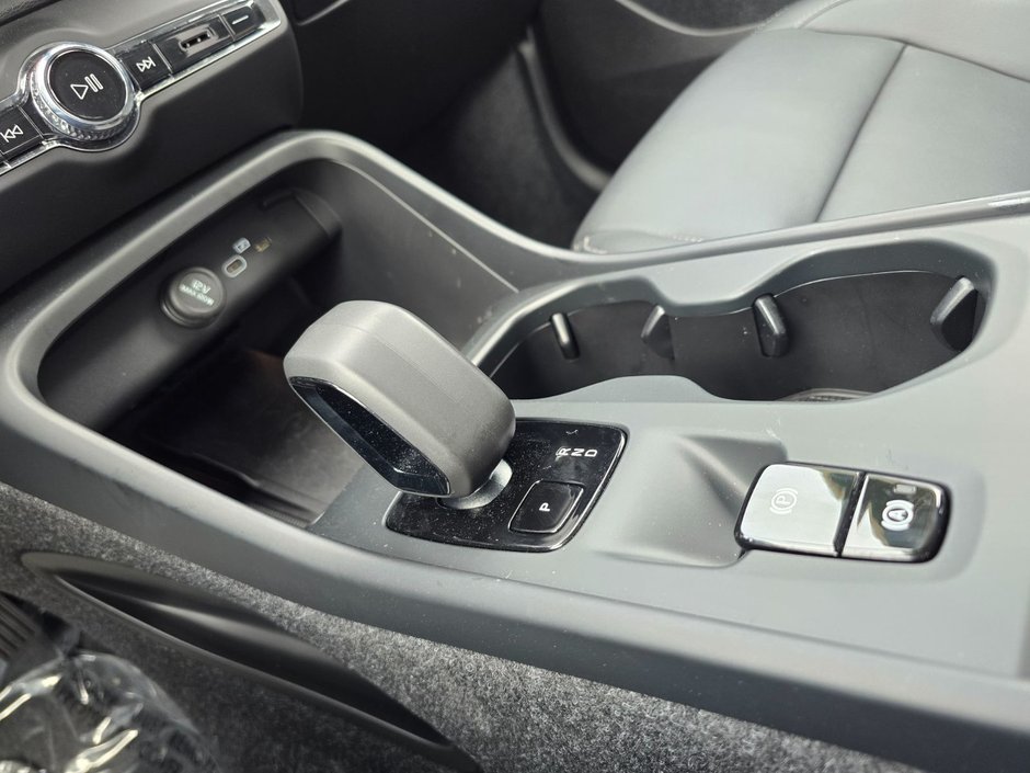 2025 Volvo XC40 CORE BRIGHT THEME-27
