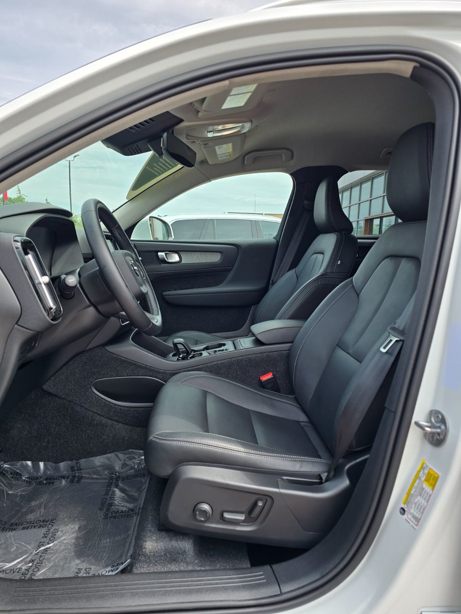 2025 Volvo XC40 CORE BRIGHT THEME-23