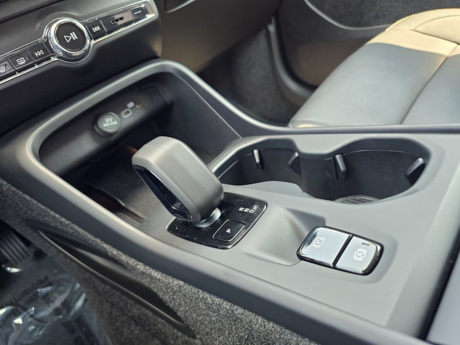2025 Volvo XC40 CORE BRIGHT THEME-29