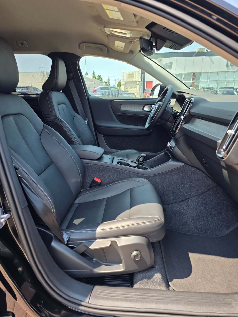2025 Volvo XC40 CORE BRIGHT THEME-23