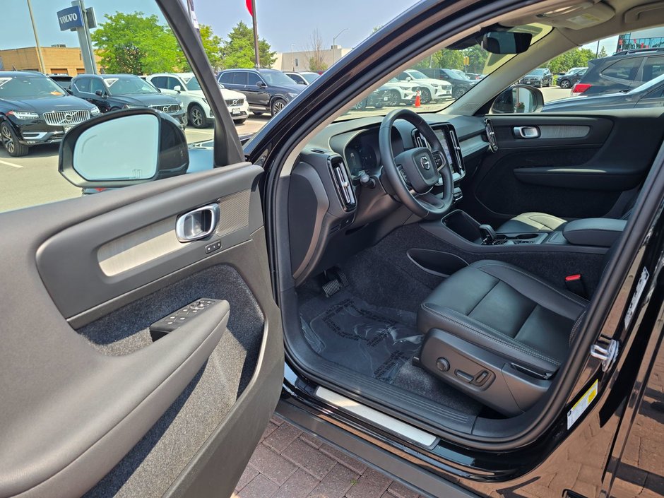 2025 Volvo XC40 CORE BRIGHT THEME-12