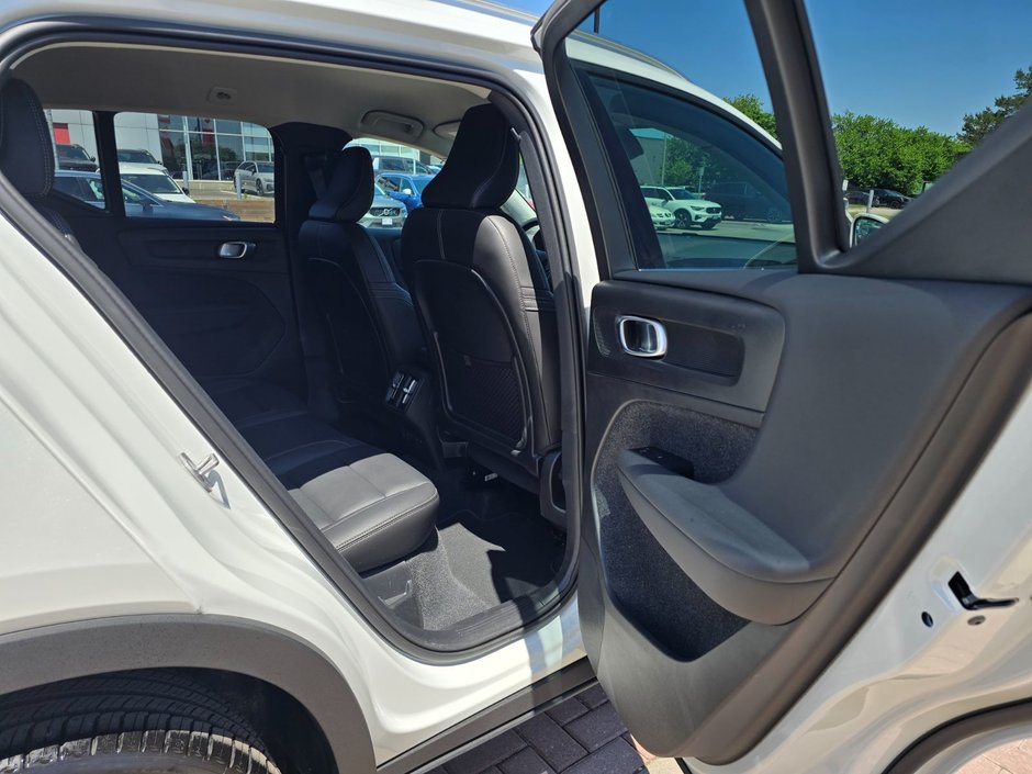 2025 Volvo XC40 CORE BRIGHT THEME-17